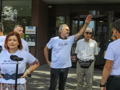 Branimir &Scaron;trukelj1.9.2026 - referendum - predstavniki sindikatov bodo oddali svoje podpise v podporo referendumu o zakonu o interventnih ukrepih za razvoj Slovenije; pred stavbo upravne enote Ljubljana, Linhartova cestaFoto: Luka Cjuha