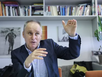 Slavko Gaber, nekdanji minister za &scaron;olstvo: Igrati se z usodo države ni ne pametno ne spodobno