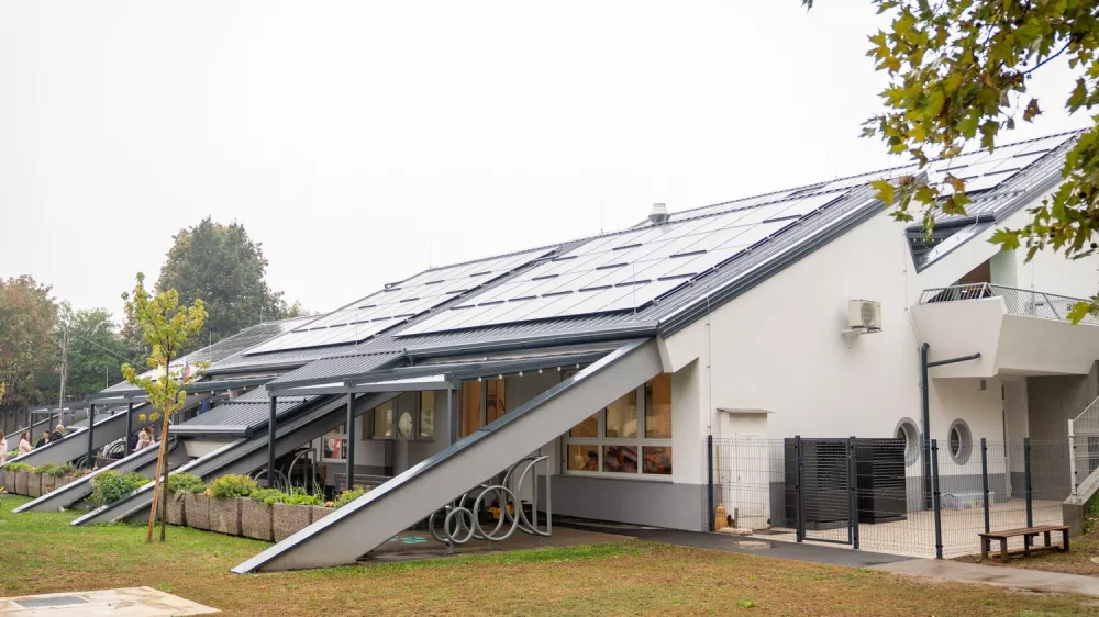 Petdesetletna Tinkara zasijala v novi podobi: Za prenovo vrtca 1,7 milijona evrov
