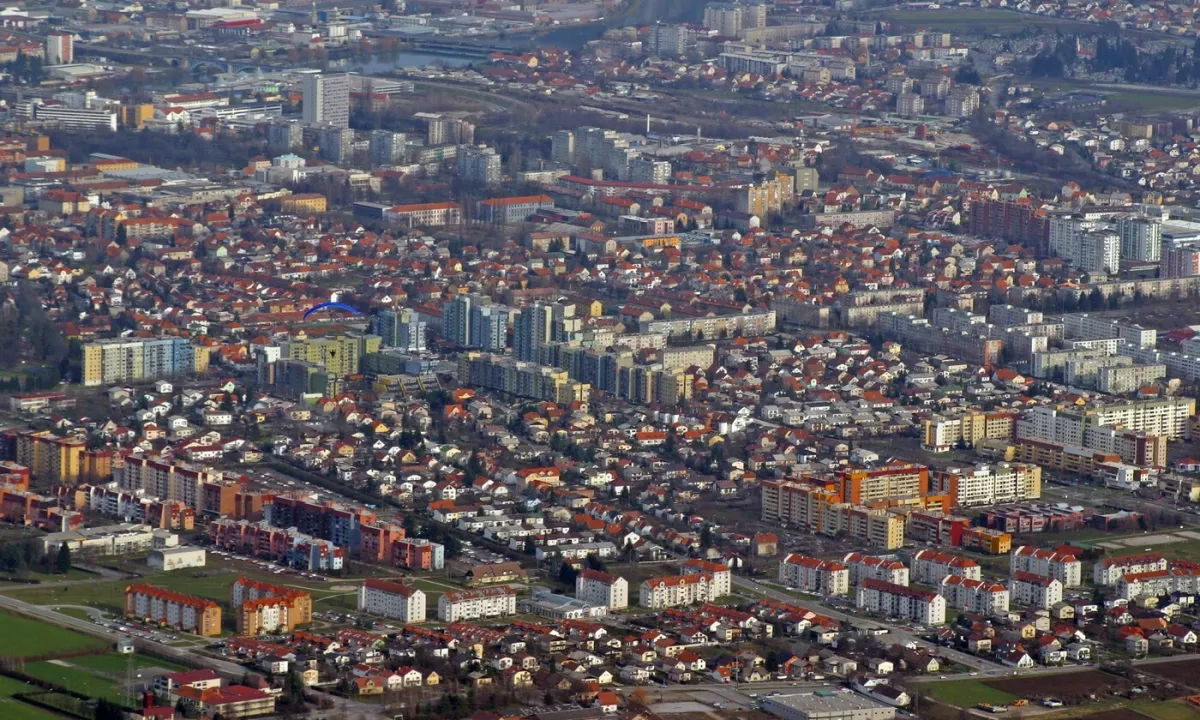 V bližini Europarka se pričenja čiščenje območja, na katerem bo tudi veliko parkirišče
