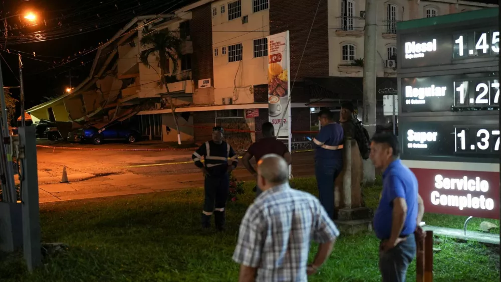 People stand near cars damaged by falling debris after an earthquake struck near the southern coast of Panama, in Penonome, Panama, October 9, 2026. REUTERS/Enea Lebrun