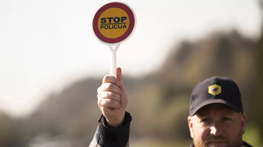 prometni nadzorpolicija - simbolična fotografijaprometna policijavarnost v prometupolicija na motorjihmotoristična policijaprehitri voznikiavtocestna policija08.04.2025 Policijski nadzor, počivali&scaron;če PovodjeFOTO: Nik Erik Neubauer