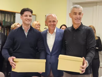 Maribor, sedez Mestne volilne komisije.Uradna vlozitev kandidature Andreja Baumana za zupana Mestne obcine Maribor in liste kandidatov Bauman. Za Maribor.Kandidat za mestnega svetnika Alen Pavlec, zupanski kandidat Andrej Bauman, predlagatelj zupanske kandidature Marko Simeunovic.