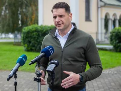 Kranj.Glasovanje na stirih referendumih.Izjava za medije predsednika DZ Zorana Stevanovica.