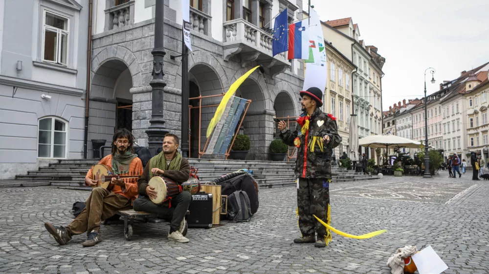 12.10.2026 -- Protest uličnih glasbenikov pred mestno hi&scaron;o. Ulični glasbenik - magistrat - mestna hi&scaron;a Foto: Luka Cjuha​