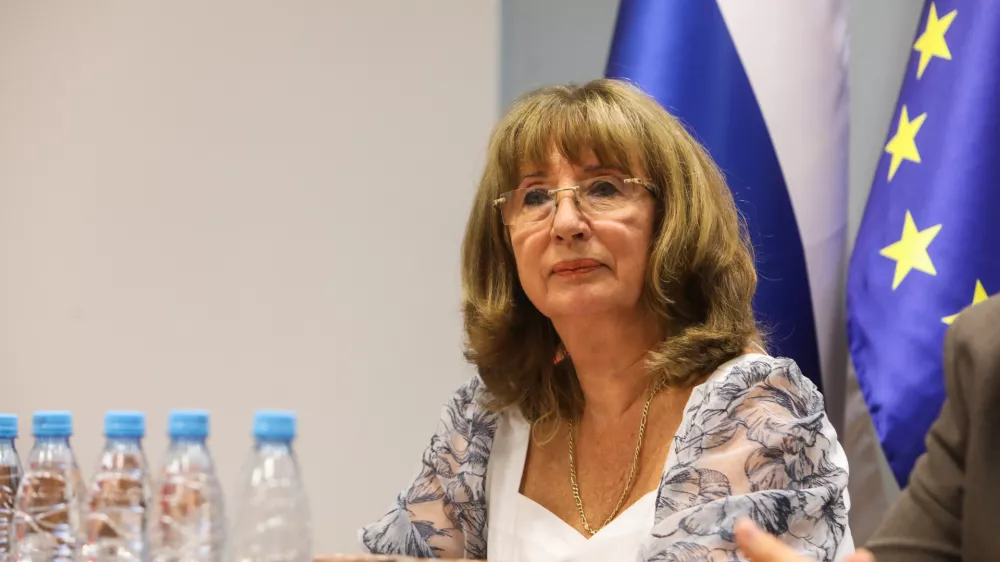 - Mojca &Scaron;krinjar, državna sekretarka ministrstva za izobraževanje znanost in mladino,- 08.09.2026. - Predstavitev rezultatov mednarodne raziskave PISA 2025, ki kaže dosežke 15 letnikov na področju bralne, matematične in naravoslovne pismenosti.