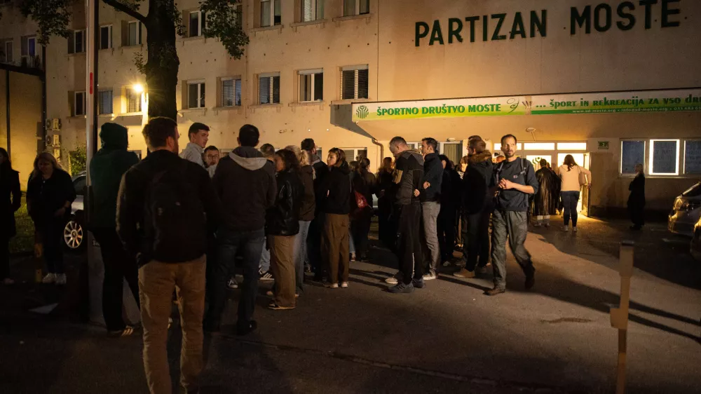 Do glasovnice po uri in pol čakanja, DVK: "Z organizacijskega vidika je vse potekalo gladko"