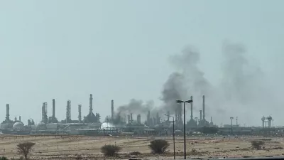 FILE PHOTO: Smoke rises from a fire at the Aramco refinery south of Riyadh, Saudi Arabia, October 3, 2026. Picture taken with a mobile phone. REUTERS/Stringer/File Photo