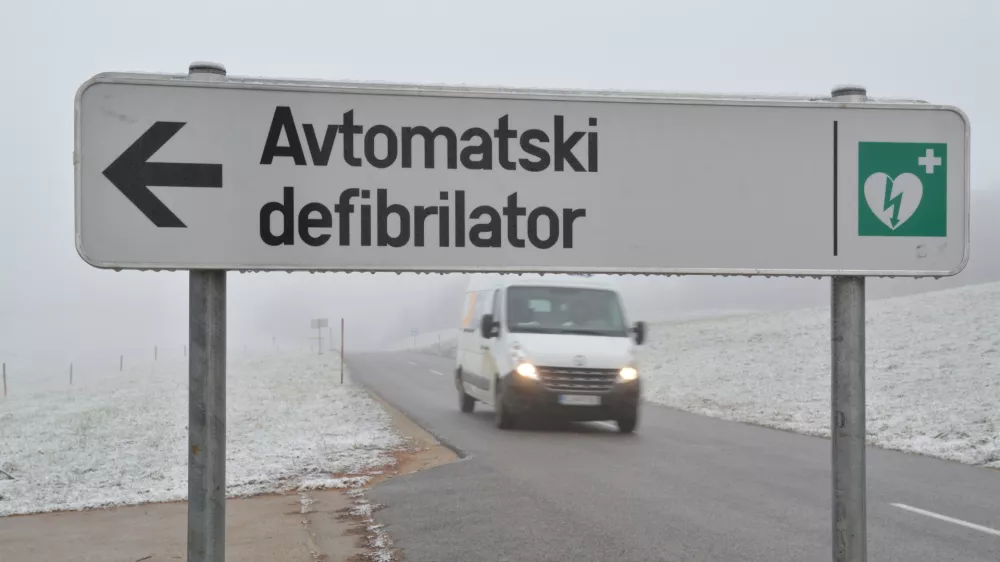 avtomatski defibrilator, tabla