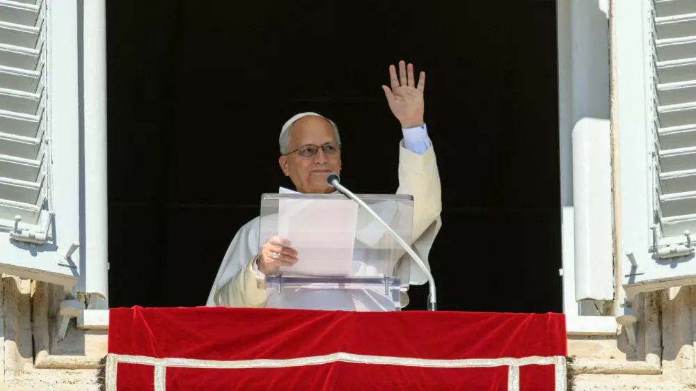 Pope Leo leads the Angelus prayer from the window of the Apostolic Palace at the Vatican, October 11, 2026. Vatican Media/Elisabetta Trevisan/&shy;Handout via REUTERS  ATTENTION EDITORS - THIS IMAGE WAS PROVIDED BY A THIRD PARTY.   TPX IMAGES OF THE DAY
