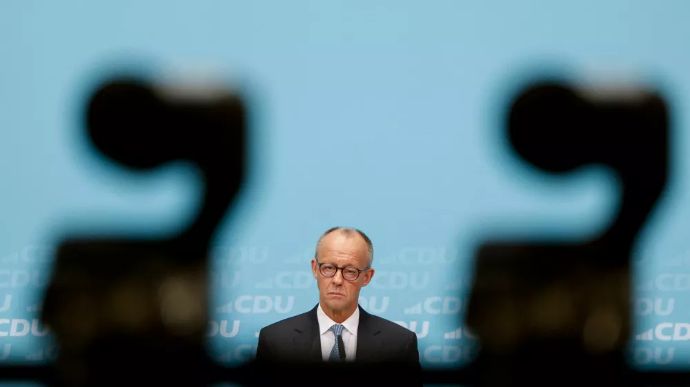 German Chancellor and Christian Democratic Union (CDU) party leader Friedrich Merz speaks to the media following the CDU's Federal Executive Committee meeting in Berlin, Germany, October 12, 2026. REUTERS/Axel Schmidt   TPX IMAGES OF THE DAY