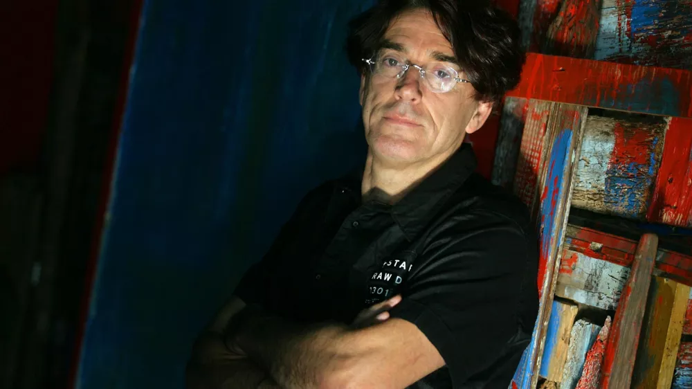 Goran Lisica Fox: Rijeka&ndash;Paris&ndash;Texas 2 je pravzaprav dokumentacija segmenta glasbene ustvarjalnosti na Reki, oblika izražanja in komunikacije, lahko pa rečemo tudi, da je pregled sodobne rock scene. F Matej Družnik