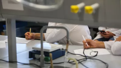 &Scaron;tudenti in dijaki v negotovosti: Zoisove &scaron;tipendije bodo zamujale nekaj mesecev