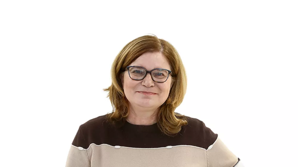 Meta ČernogaZA ONLINE - Redakcija Dnevnik 2024 - portreti za komentarje in kolumne - kolumnisti - komentatorji &ndash; novinarji - portret //FOTO: Luka Cjuha