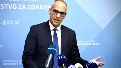 Minister Ostrc skriva, kdo so njegovi pri&scaron;epetovalci