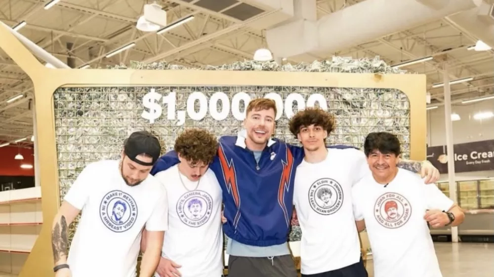 MrBeast (v sredini) je znan po tem, da organizira različne igre z bogatimi nagradami. F instagram