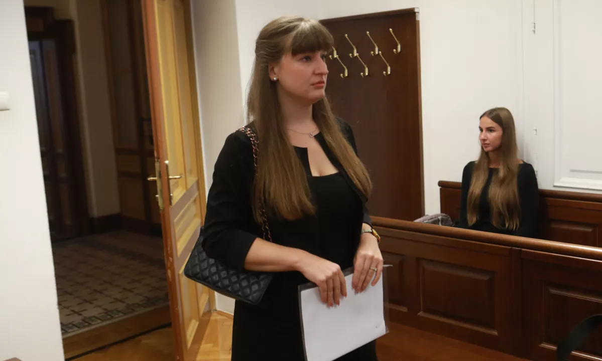 Sojenje zdravnici: za smrt maturantke je bila sprva osumljena tudi animatorka