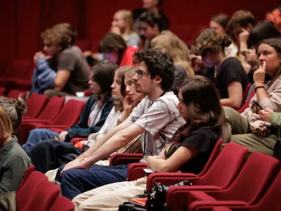 Tako kot že nekaj let je na filmskem festivalu veliko mladih. F Matjaž Ru&scaron;t