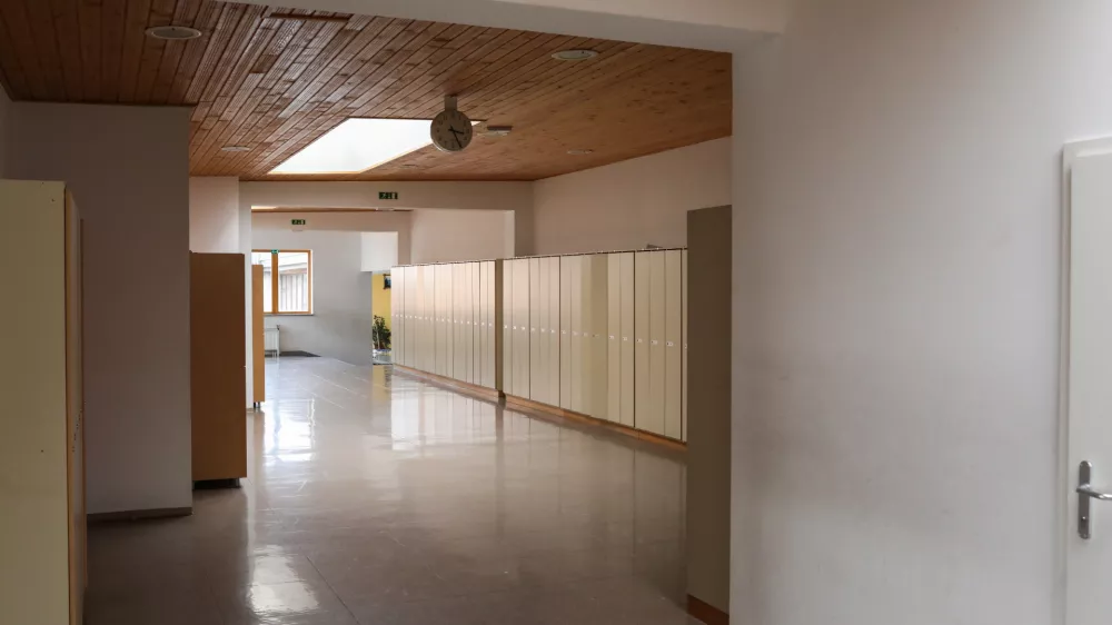 - &scaron;ola, &scaron;olski hodnik, &scaron;olska garderoba,- 15.04.2026. O&Scaron; Straži&scaron;če. Kuharska delavnica znotraj dopolninega poukana O&Scaron; Straži&scaron;če v Kranju.//FOTO: Bojan Velikonja
