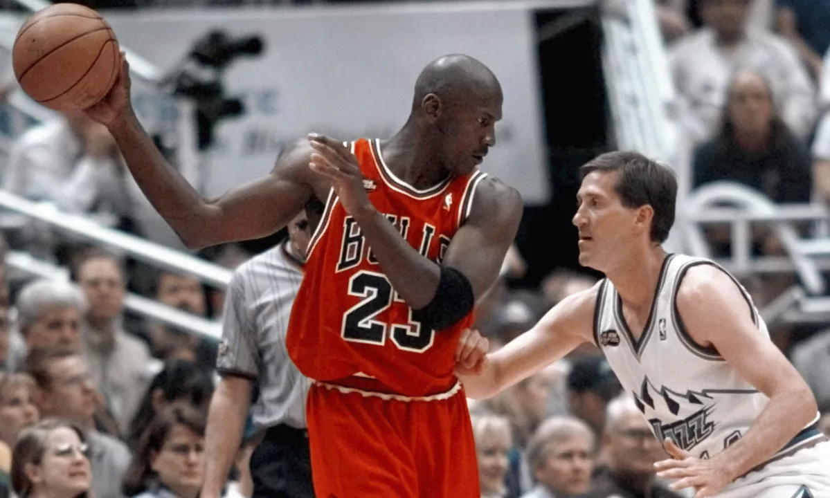 Michael Jordan še naprej podira rekorde, tudi s prodajo dresa za 14 milijonov dolarjev