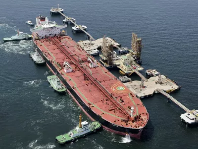 FILE PHOTO: A tanker carrying U.S. crude for Cosmo Oil arrives off Chiba, inside Tokyo Bay, Japan, after transiting the Panama Canal, April 26, 2026, in this photo taken by Kyodo. Mandatory credit Kyodo/via REUTERS ATTENTION EDITORS - THIS IMAGE HAS BEEN SUPPLIED BY A THIRD PARTY. MANDATORY CREDIT. JAPAN OUT. NO COMMERCIAL OR EDITORIAL SALES IN JAPAN./File Photo