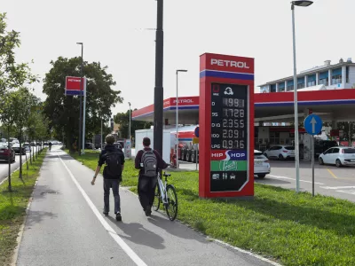 Koliko nas staneta cenej&scaron;i dizel in bencin