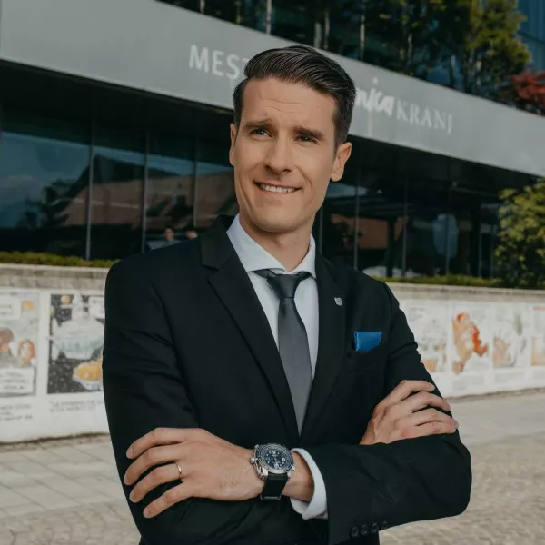 Bitka za Kranj: od politične vplivnice do gostinca &ndash; vsi bi županski stolček!