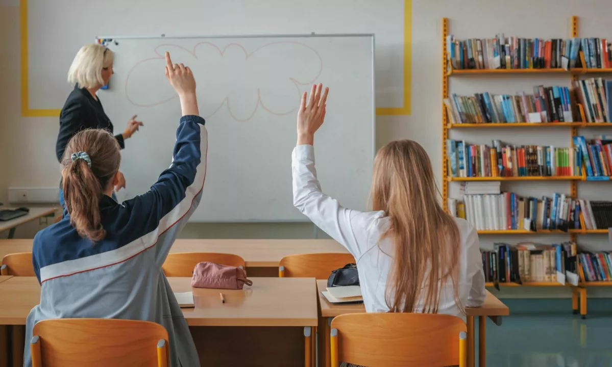 Zaposleni v šolstvu proti odpuščanju in prekinitvi plačne reforme