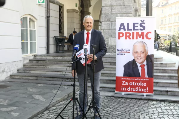 Ale&scaron; Primc, kandidat za ljubljanskega župana - 19.10.2022 &ndash; Lokalne volitve 2022 - predstavitev programa kandidata za ljubljanskega župana Ale&scaron;a Primca, po kateri je vložil župansko kandidaturo in kandidatno listo stranke Glas za otroke //FOTO: Luka Cjuha
