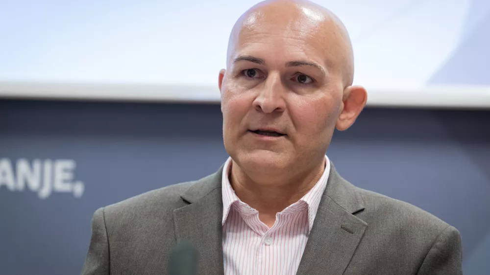 Ljubljana, ministrstvo za izobrazevanje.Novinarska konferenca ministrstva za izobrazevanje, znanost in mladino ter Pedagoskega instituta, na kateri je koordinatorica raziskave s Pedagoskega instituta Klaudija Sterman Ivancic predstavila rezultate raziskave PISA 2025, sledila je izjava ministra Boruta Roncevica.