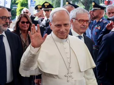 Pope Leo arrives at Gemelli Hospital ahead of the pontiff's surgery to remove a lung nodule, in Rome, Italy, October 13, 2026. REUTERS/Ciro de Luca   TPX IMAGES OF THE DAY