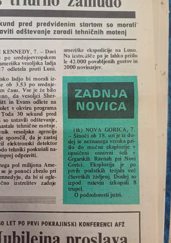 Knjiga Cesta, ki je postala spomenik, nesreča v Grgarskih Ravnah leta 1972, ko je 13 vojakov JLA ob eksploziji v nekdanji &scaron;oli izgubilo življenje / Foto: Nn