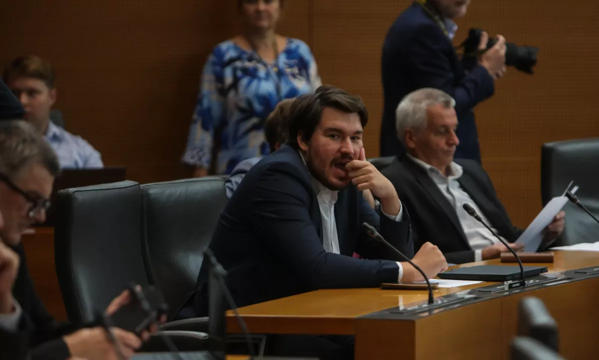 Vrtinec nesporazumov okoli poslanca Simoniča