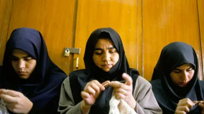 Iransko študentko obsodili na smrt zaradi objave na družbenih omrežjih