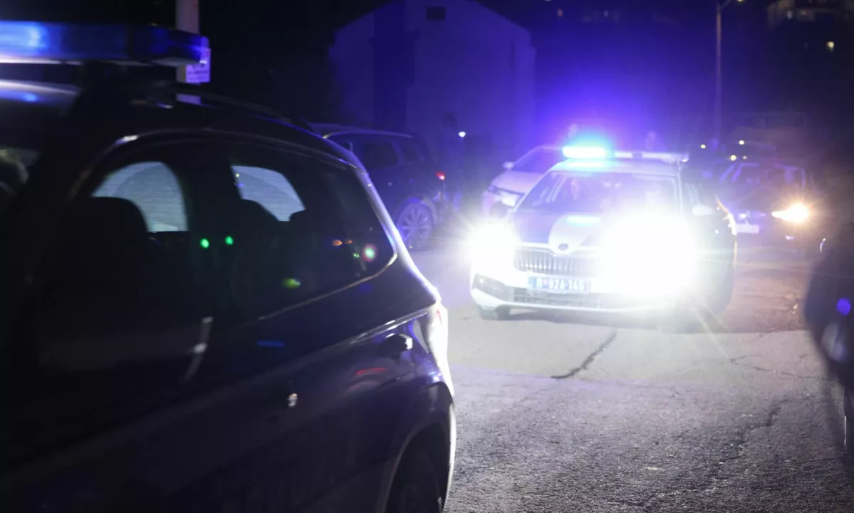 Na štajerki vozil vzvratno, vanj trčil kombi: dva mrtva, življenje otroka visi na nitki