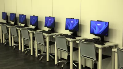 Neuradno: zaradi nakupa 13.000 računalnikov ovadili tudi nekdanjo ministrico