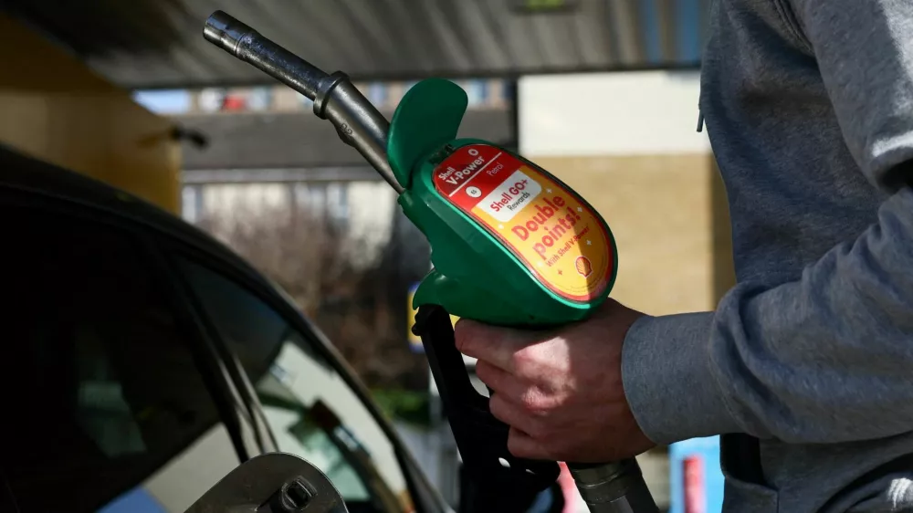 FILE PHOTO: A motorist returns the petrol pump after filling their car with fuel at a petrol station, as the price of oil and gas has surged amid the conflict in the Middle East, in London, Britain, March 5, 2026 REUTERS/Jack Taylor/File Photo