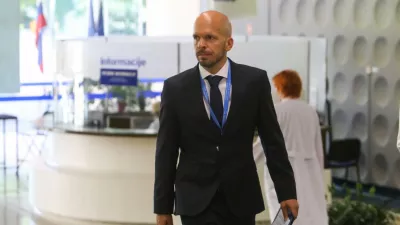 Erjavcu poln mandat v UKC Ljubljana, pri Ostrcu naj bi iskali žvižgače