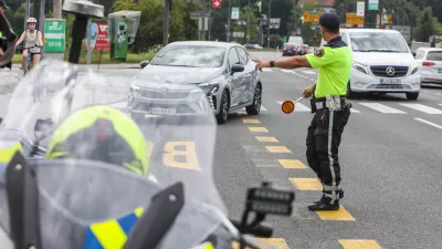 - Policist motorist, - policijska kontrola prometa,- 01.07.2026. - predstavitev preventivne kampanje #častnaprometna, s katero želi Policija udeležence v cestnem prometu spodbuditi, naj prepoznajo svoje prometne razvade in jih spremenijo v dobre navade.Robert Vehovec iz Uprave uniformirane policije na Generalni policijski upravi, je predstavil:- ključne podatke o prometni varnosti v poletnih mesecih,- najpogostej&scaron;e dejavnike tveganja za najhuj&scaron;e prometne nesreče,- namen in potek kampanje #častnaprometna,- način sodelovanja javnosti prek spletne strani kampanje,- policijske aktivnosti v poletni turistični sezoni.//FOTO: Bojan Velikonja