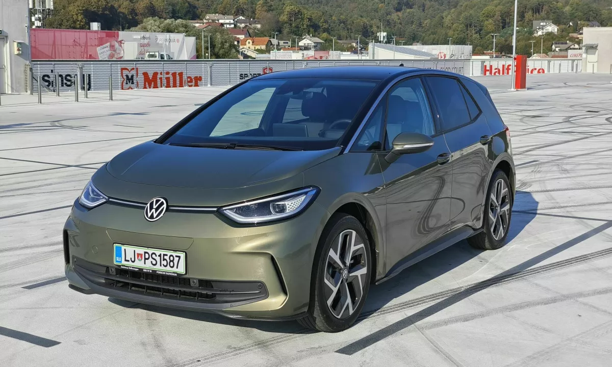 Volkswagen naj bi vpoklical več 10.000 električnih vozil