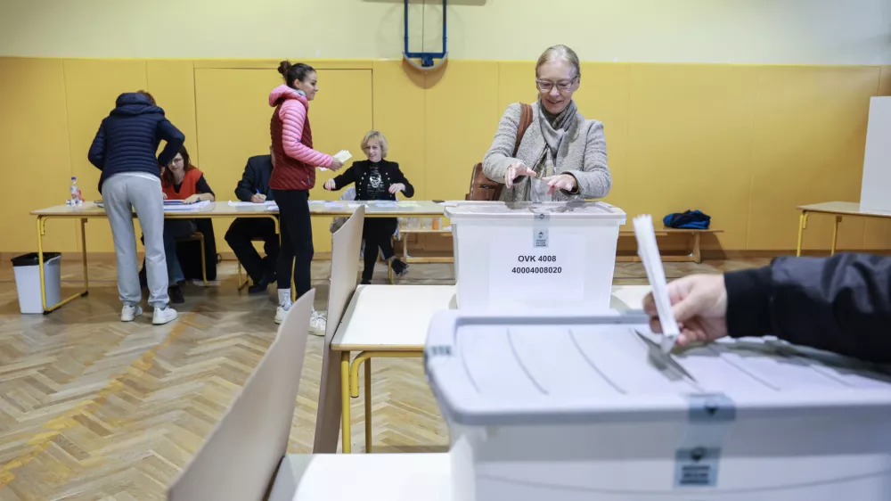 Zapu&scaron;čina posvetovalnih referendumov, politična taktika ali preverjanje mnenja državljanov