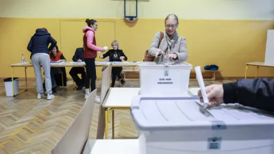 Zapu&scaron;čina posvetovalnih referendumov, politična taktika ali preverjanje mnenja državljanov