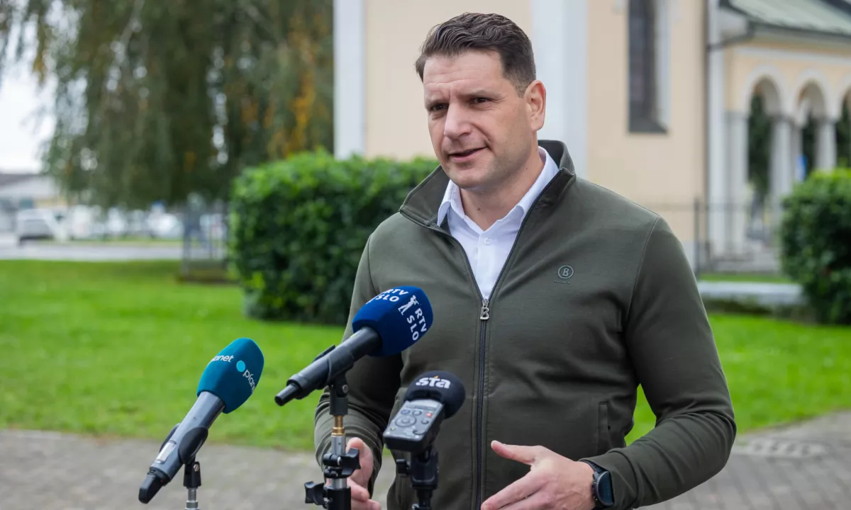 Presežena lestvica priljubljenosti: predsednik parlamenta v političnem padcu