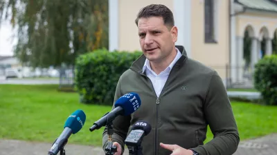 Kranj.Glasovanje na stirih referendumih.Izjava za medije predsednika DZ Zorana Stevanovica.