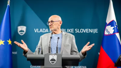 Ljubljana, vlada.Novinarska konferenca pred osrednjo drzavno slovesnostjo ob 35. obletnici samostojnosti in neodvisnosti Republike Slovenije.Predsednik Koordinacijskega odbora za drzavne proslave in prireditve Jelko Kacin.
