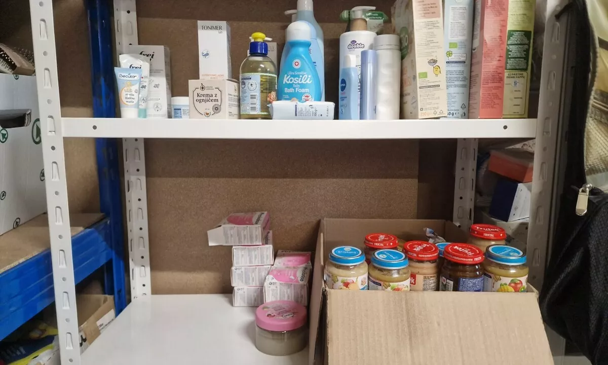 Humanitarna kriza v skladiščih: zmanjkalo je celo osnovnih živil