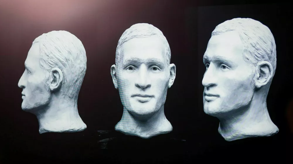 Sketches of Edward Lelburian Jackson, the victim whose body was found in a barrel in the receding waters of Lake Mead in 2022, are displayed during a news conference in Las Vegas Thursday, Oct. 15, 2026. (DJ Cabanlong/Las Vegas Review-Journal via AP) / Foto: Dj Cabanlong/las Vegas Review-jo