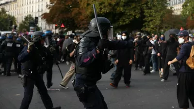 Francoski policiji očitajo nasilje nad otroki: »Njihove poškodbe spominjajo na vojne rane«