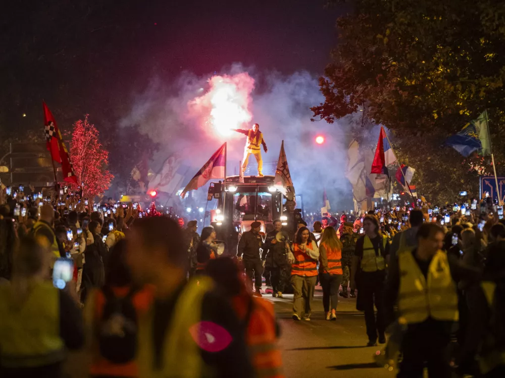 ZA OBJEKTIVSprejem &scaron;tudentov, ki so hodili iz cele Srbije do Novega Sada31.10.2025 - Spominski shod v Novem Sadu eno leto po padcu nadstre&scaron;ka na železni&scaron;ki postaji v Novem Sadu, ki je zahteval življenja 16 ljudi in zanetil množične protivladne proteste, Novi Sad, Srbija. FOTO: Nik Erik Neubauer