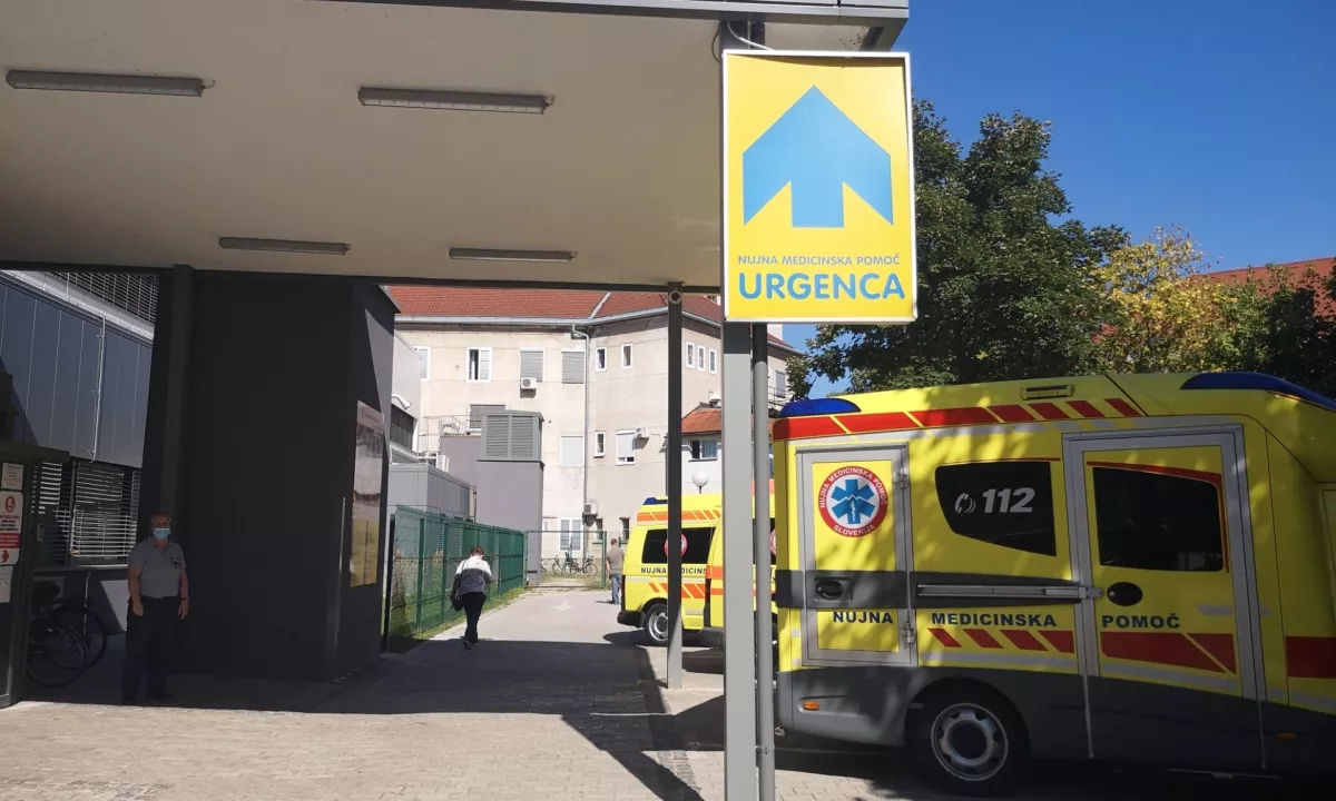 Celo vztraja pri nedolžnosti: medicinska sestra ne prizna krivde za zamenjavo identitete bolnikov